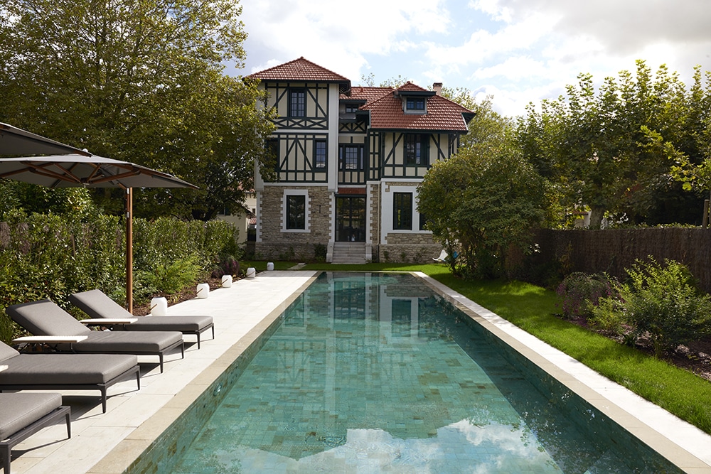 idees-piscine-carre-bleu-Piscines-Pyrenees-Atlantiques-Vue-1 Trophées Carré d'Or 2017