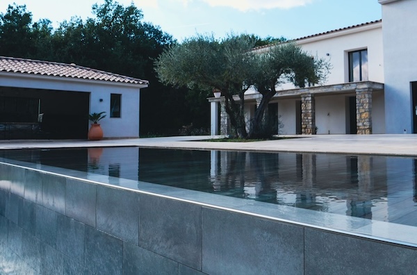 Fond Mobile pour piscine à débordement Fond Mobile pour piscine à débordement