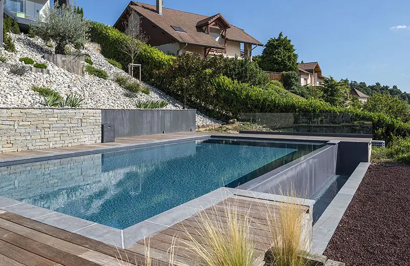 Piscine à débordement l'Esprit Piscine