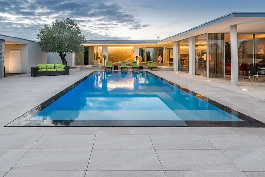 Piscine miroir Carré bleu