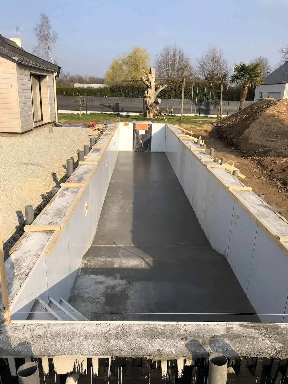 Chantier couloir de nage Mondial Piscine