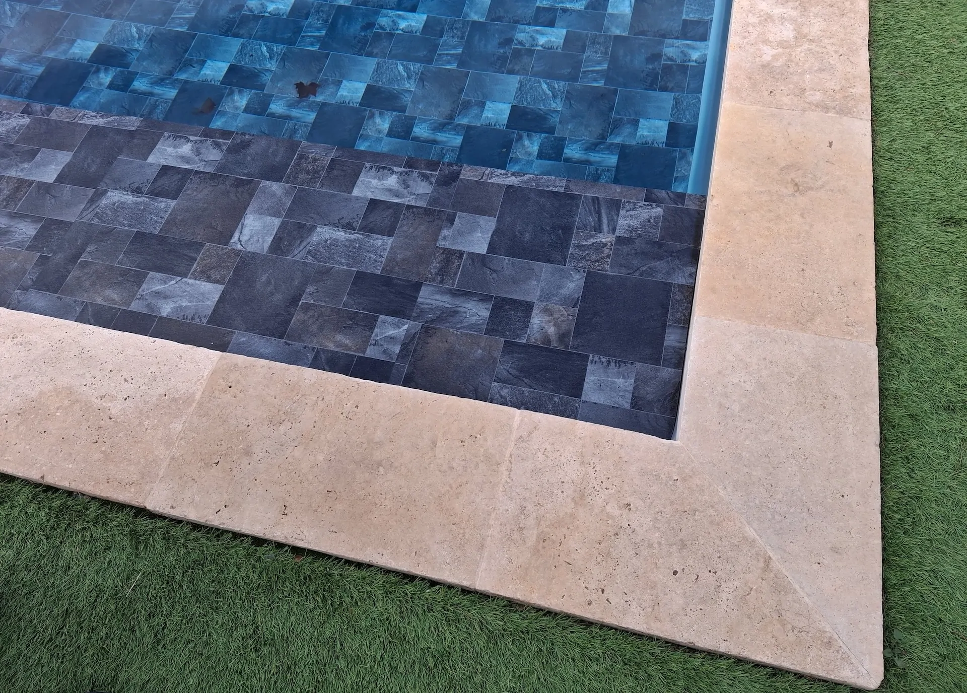 Caillebotis revêtu DEL