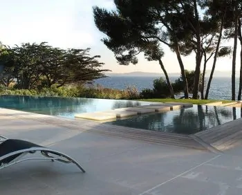 Pas japonais dans piscine